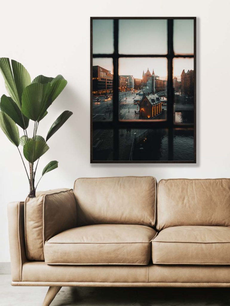 tombaenre-wandbild-wohndeko-kunstdruck-hamburg-bilder-poster-alu-verbund-speicherstadt-ausblick-fenster-1