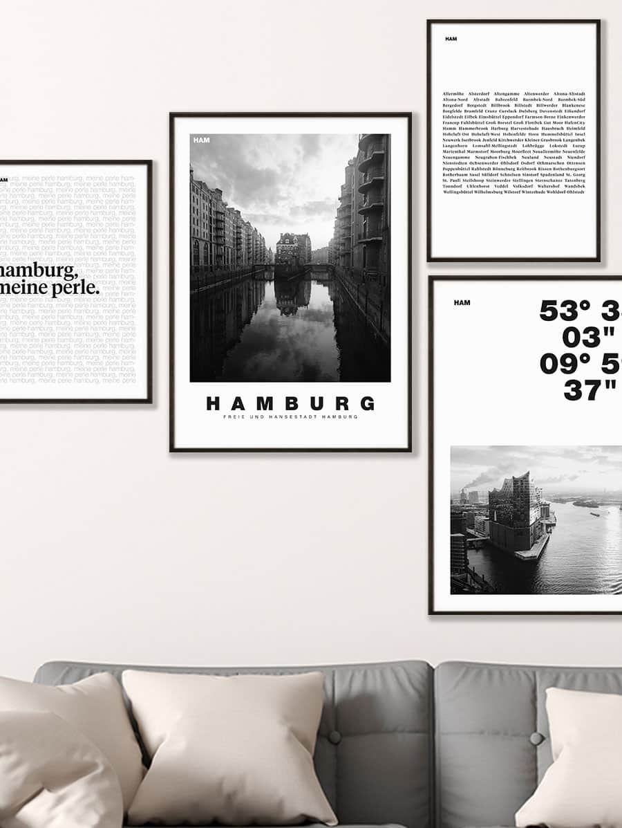 Hamburg Poster Set "Schwarz-Weiß" an einer Wohnzimmerwand im Rahmen - Nahaufnahme